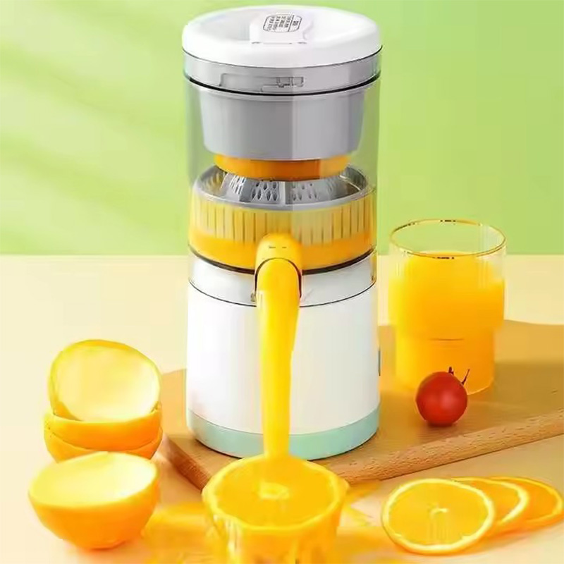 Small portable juice extractor